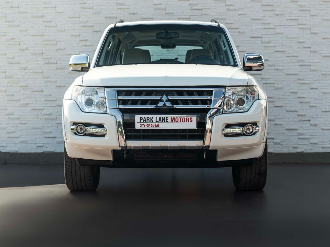 Used Mitsubishi Pajero AED 1,258 PM • PAJERO 3.8L V6 GLS TOP • UPGRADED