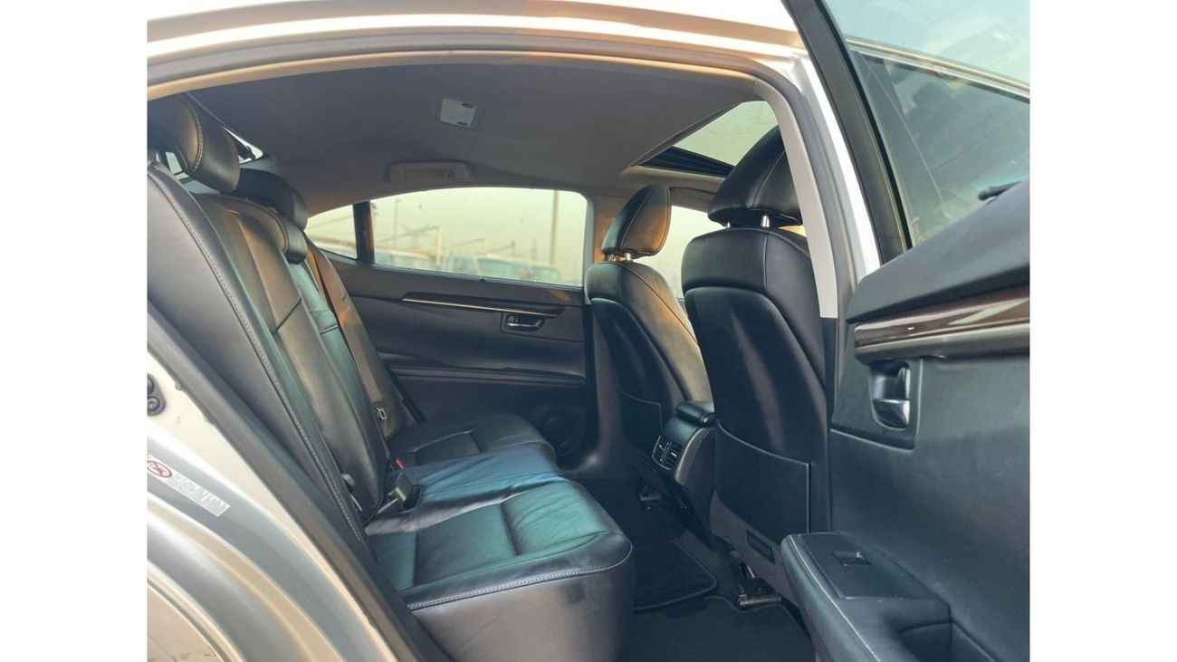 لكزس ES 300 2013 Lexus ES300H Hybrid 2.5L V4 - Japanese Specs Full Option - Without Accident