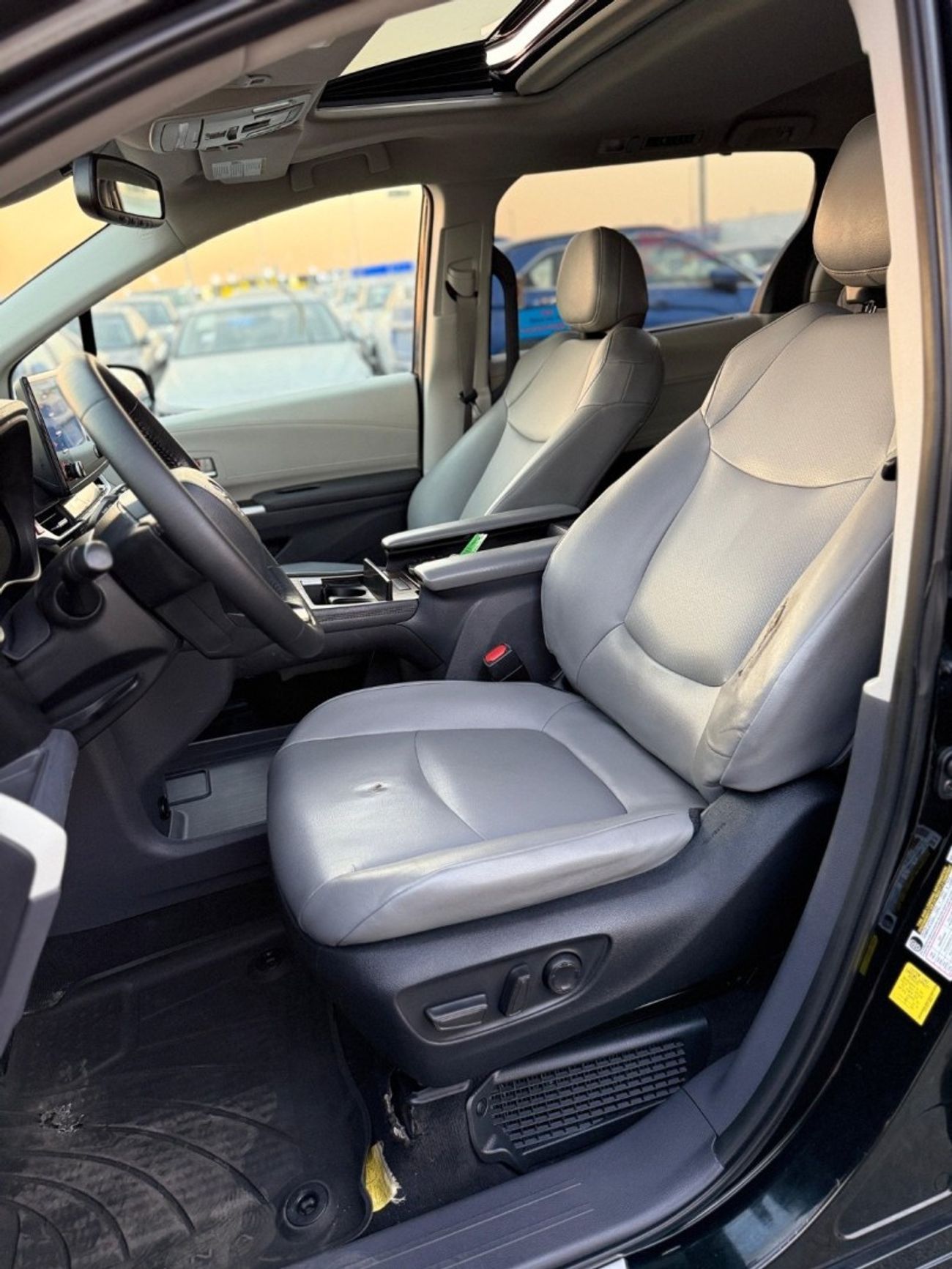 Toyota Sienna XLE Hybrid 2.5