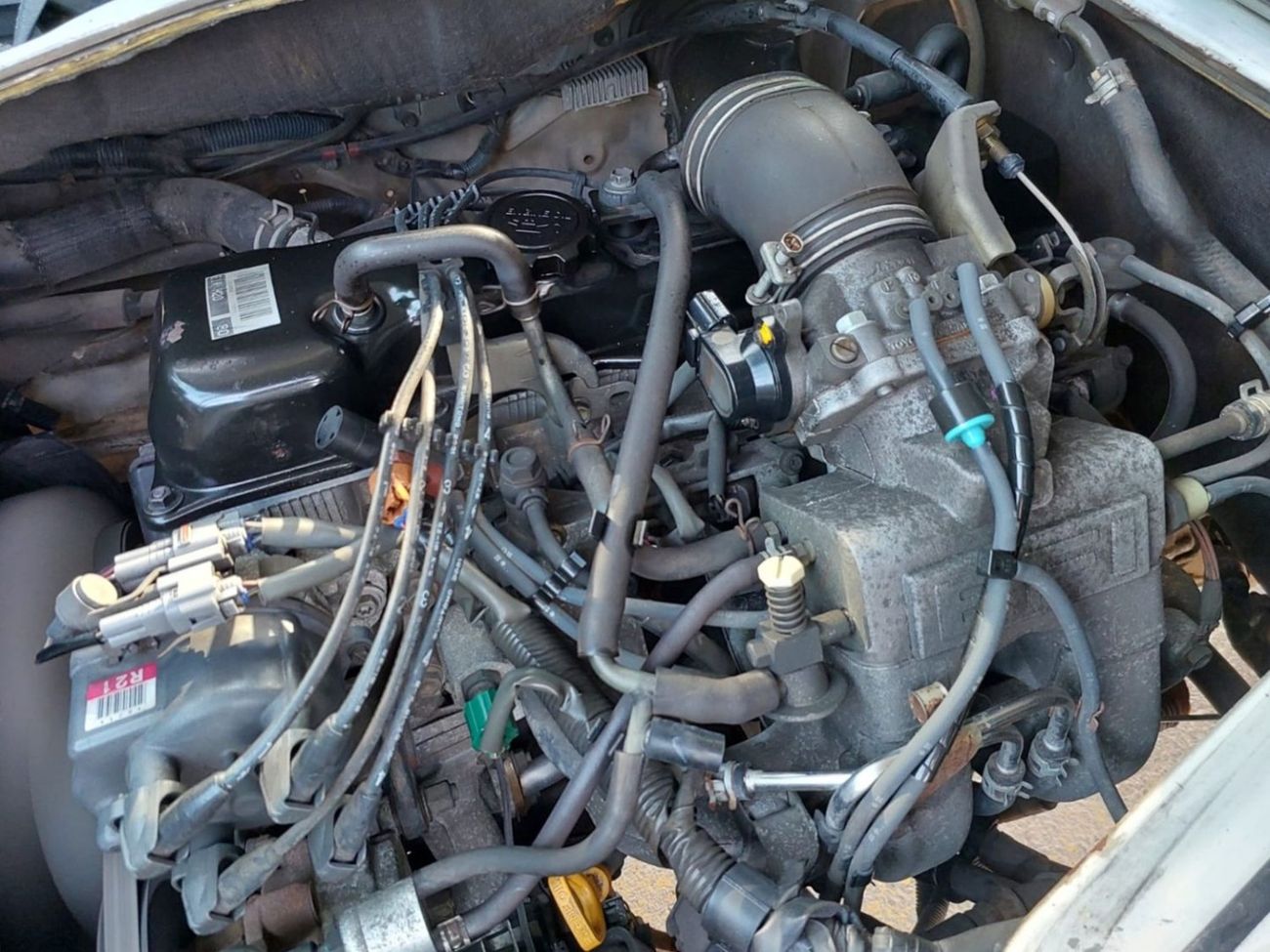 Toyota Hiace TOYOTA HIACE VAN RHD 2001 MODEL 2.0 L PETROL MANUAL(PM04621)