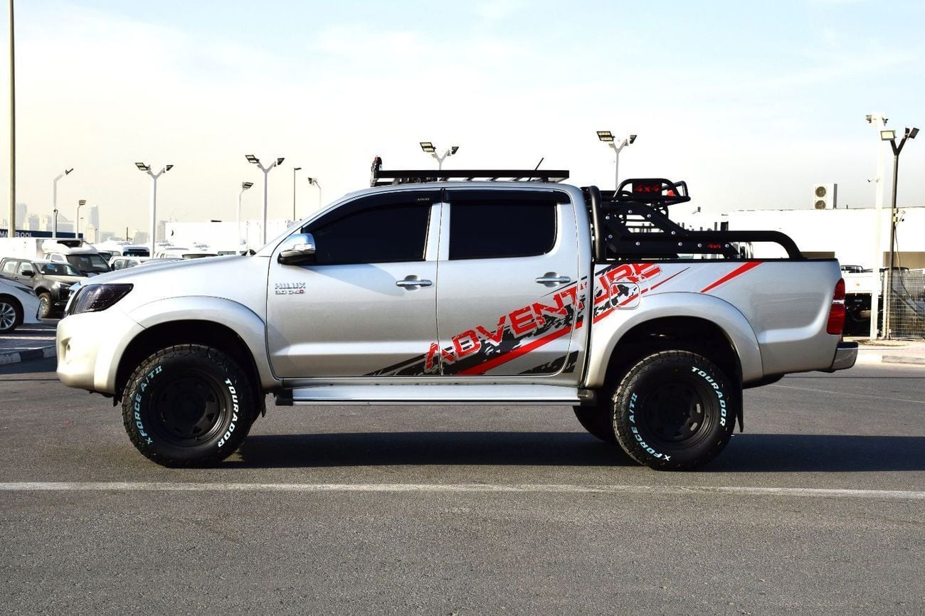 تويوتا هيلوكس DLX 4X4 Diesel 3.0L (Right Hand)