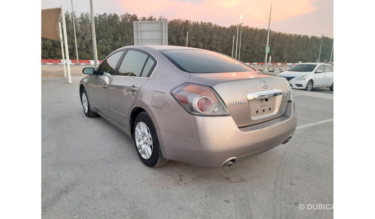 Nissan Altima Nissan Altima 2012 gcc very celen car for sale