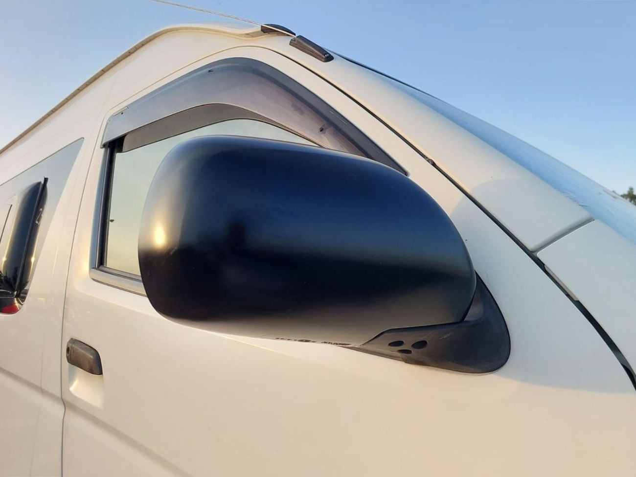 Toyota Hiace TOYOTA HIACE VAN RHD 2015 MODEL 3.0 L DIESEL AUTOMATIC(PM015396)