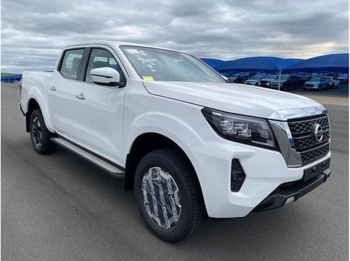 Nissan Navara Crew Cab LE 4×4 2.5L Diesel 6-Speed MT 180bhp