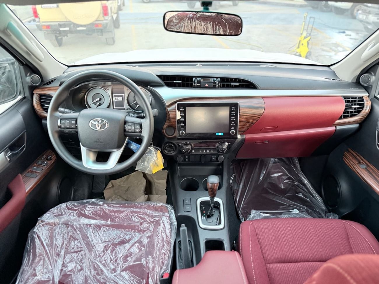 Toyota Hilux GL Toyota Hilux Full Option, 2.4-litre diesel, manual gearbox.