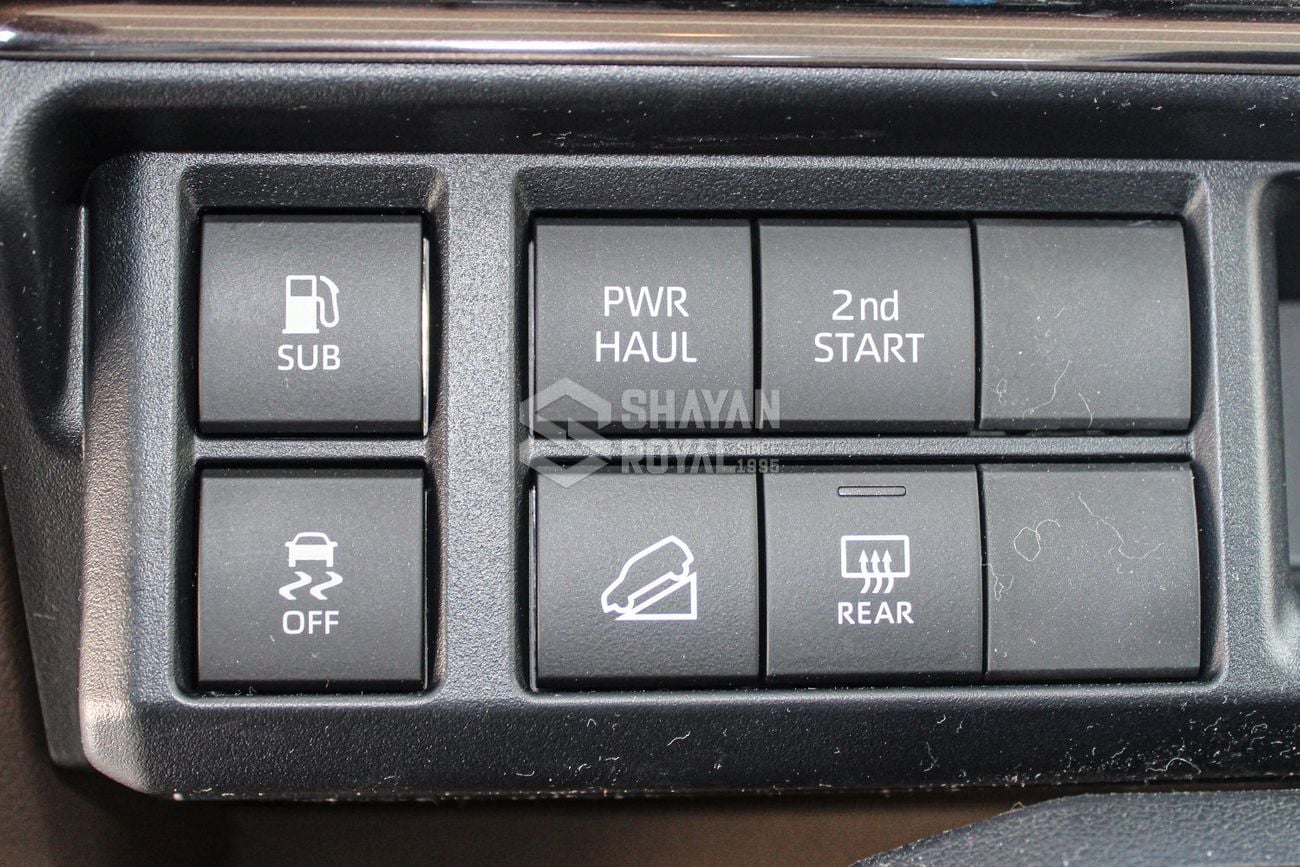 تويوتا لاند كروزر 70 LHD LC78 2.8L T-DSL 4WD 3DR 8-SEATER AT WITH DIFF-LOCK 2025MY