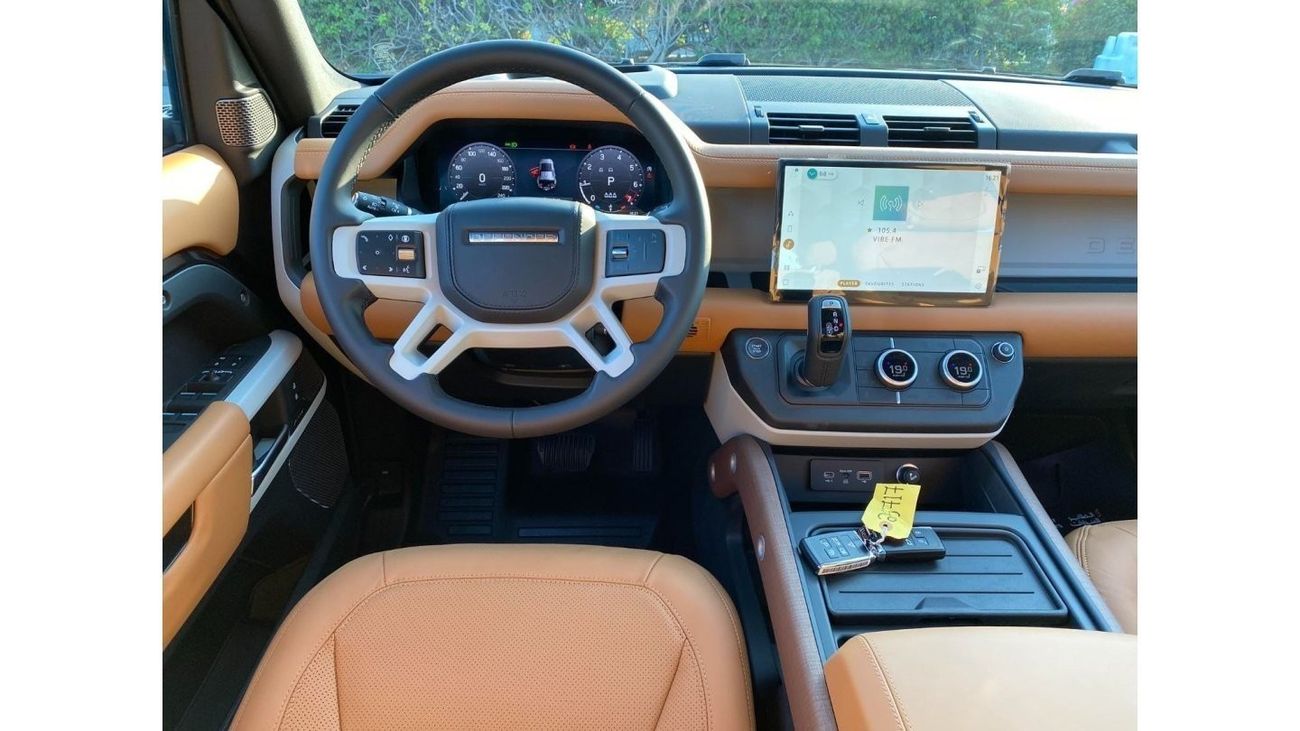 Land Rover Defender HSE 110 BRAND NEW GCC SPEC UNDER WARRANTY AND SERVICE
