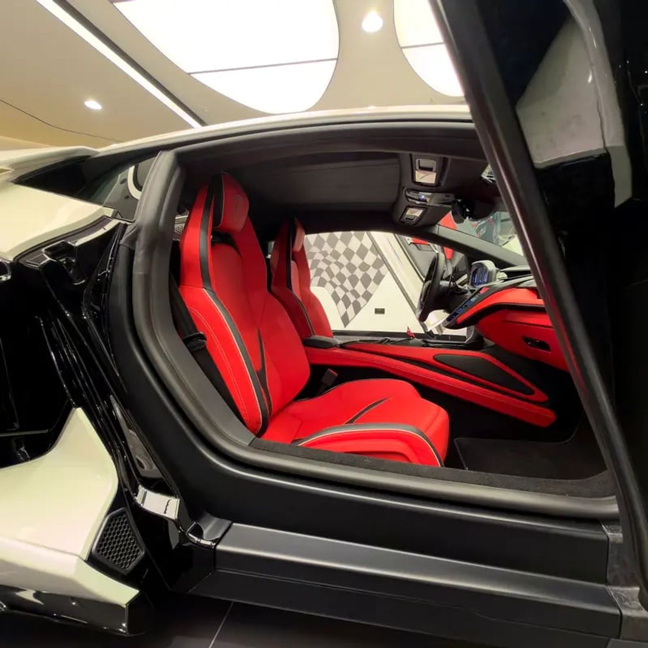 Lamborghini Revuelto PEARL WHITE