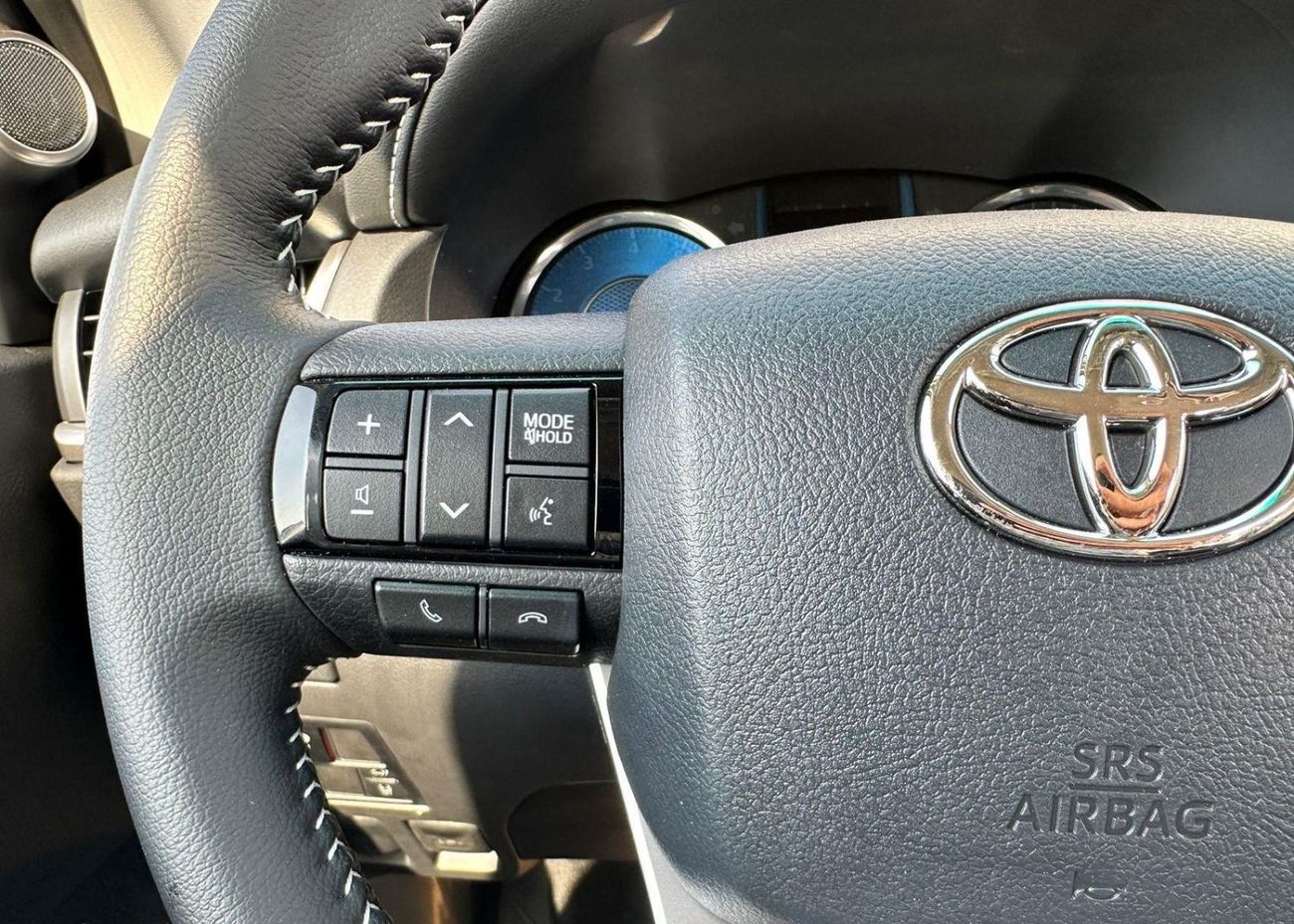 تويوتا فورتونر 2025 Toyota Fortuner 4.0L AT Petrol (Black)