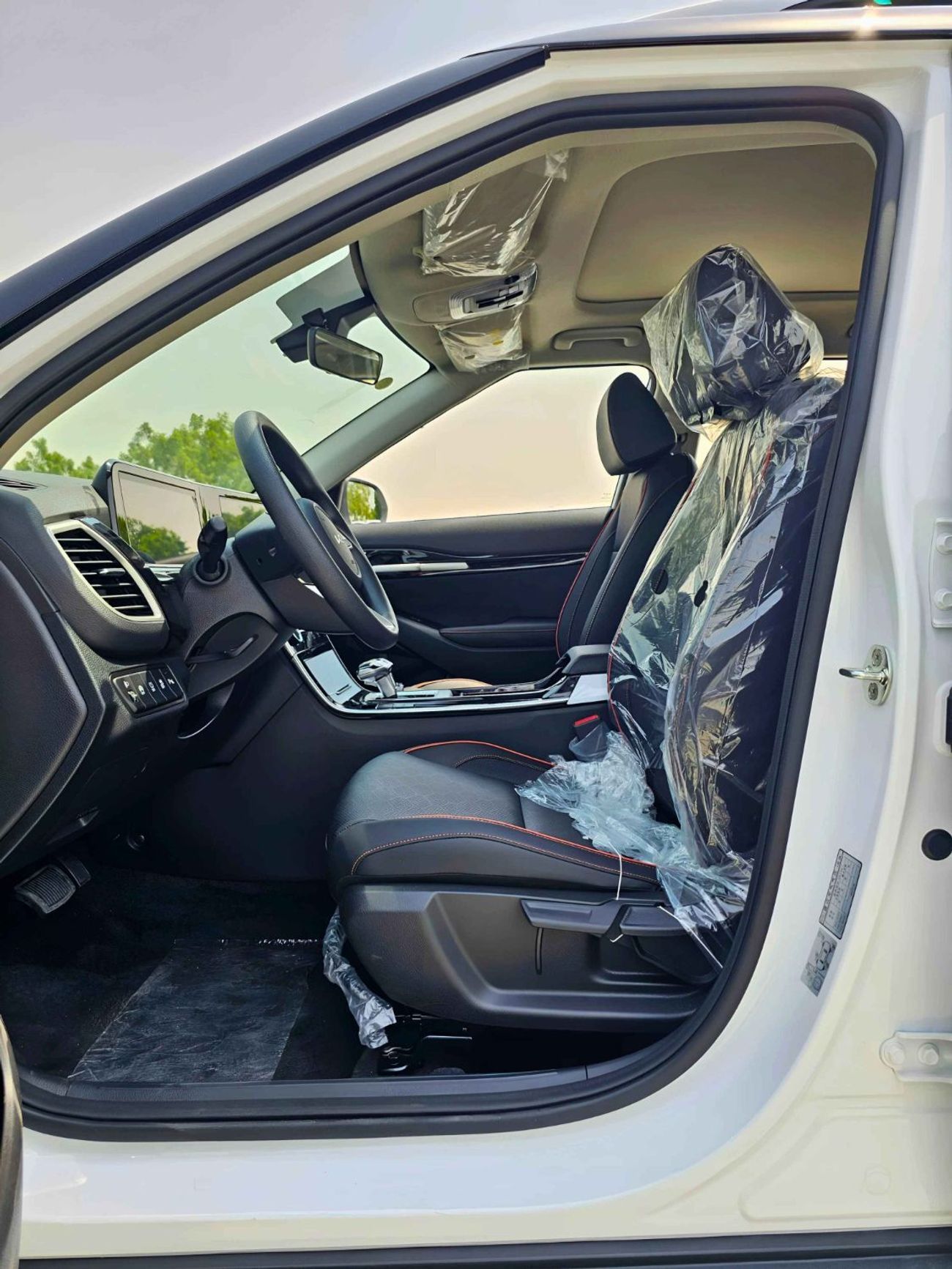 Kia Seltos CVT LUXURY/ DUAL TONE WITH BLACK ROOF / PANORAMIC ROOF/ 1.5L V4 PETROL CHINES SPECS (CODE#KSLL)