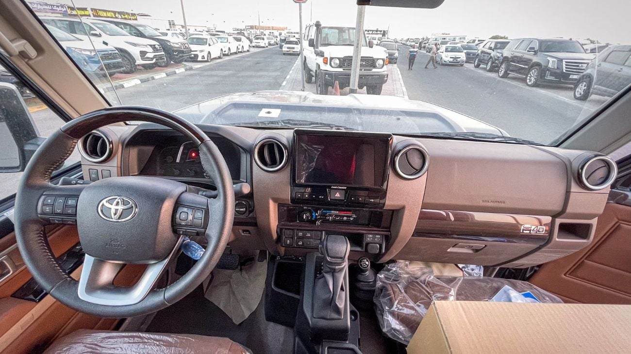 Toyota Land Cruiser Pick Up 79 DC V6 4.0L Petrol Z1 A/T 2025YM