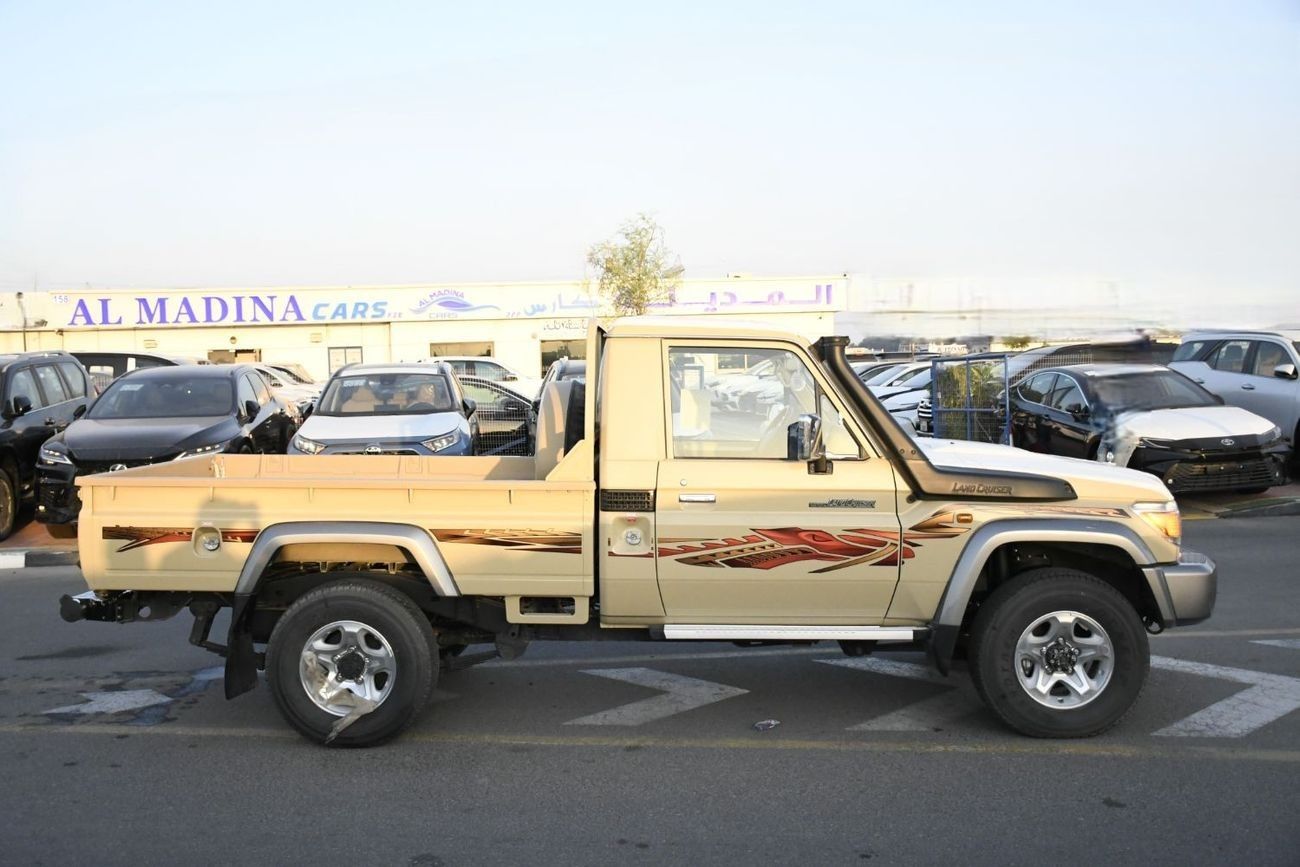 Toyota Land Cruiser Pick Up 4.5L V8 Diesel with difflock  (Ready Stock )