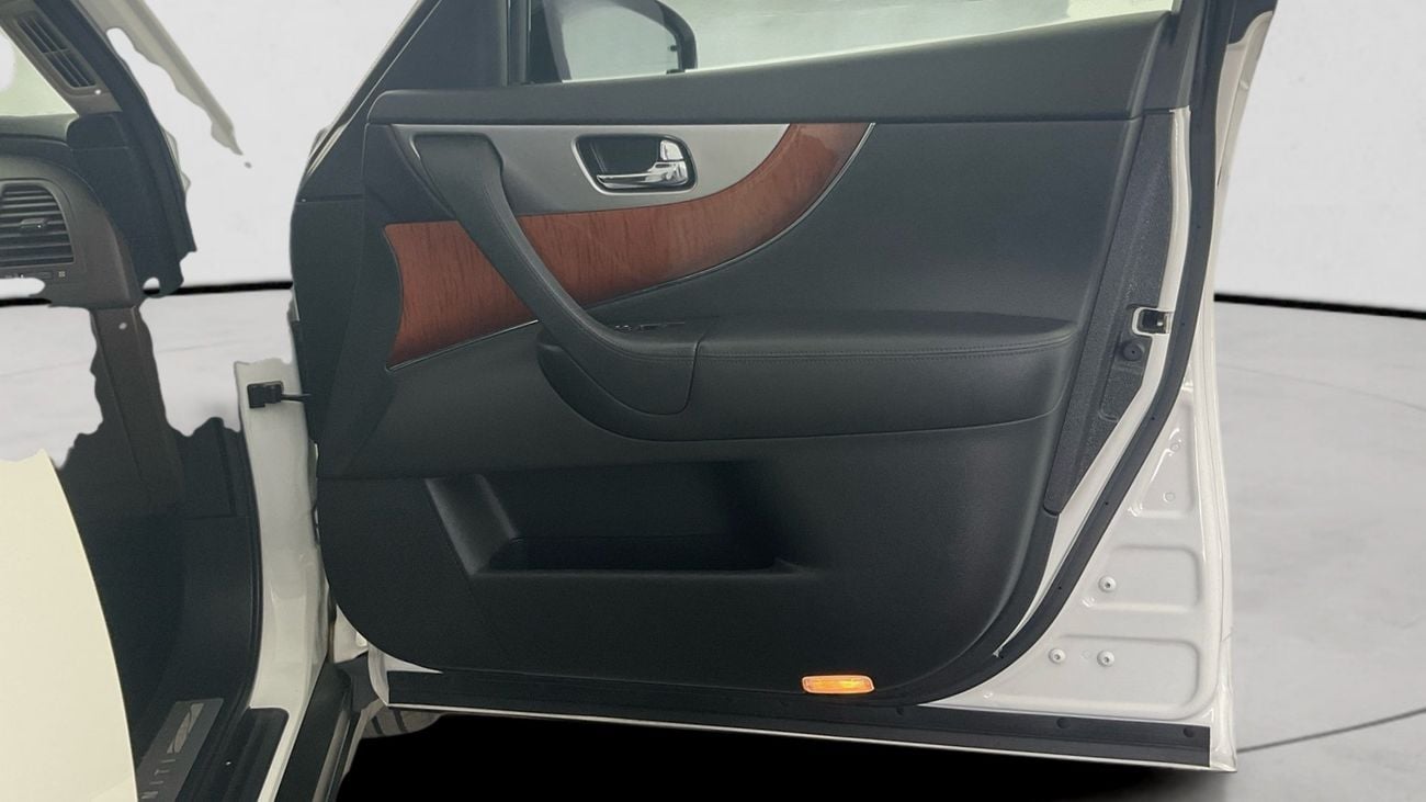 إنفينيتي QX70 Luxury / Luxe Sensory | upto AED 20,000 Ramadan Discount | شامل الضمان | 0 ﺪﻔﻋﺓ ﺃﻮﻟﻯ