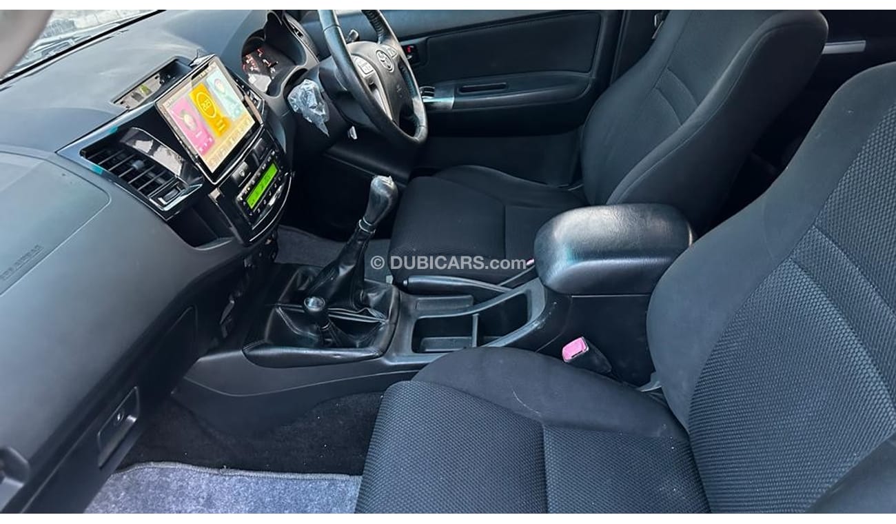 Toyota Hilux SR