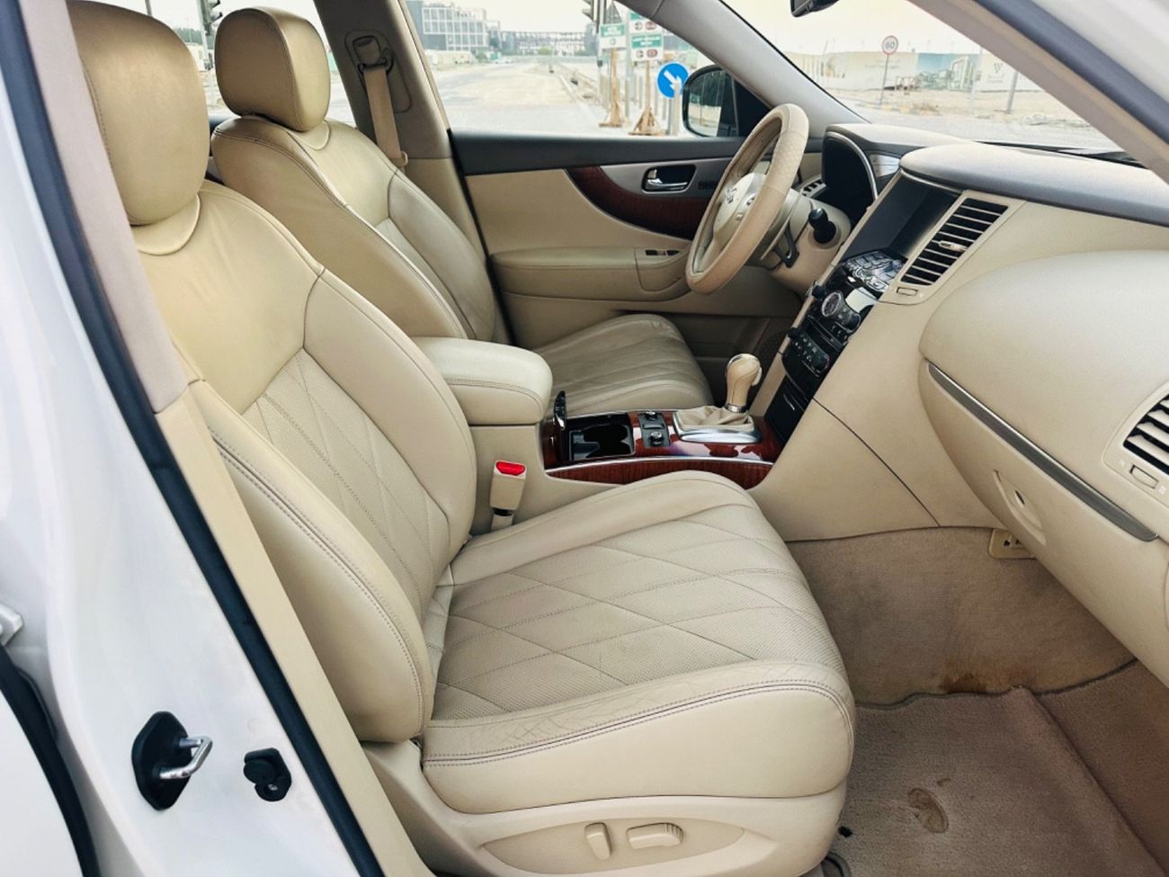 Infiniti QX70 MODEL 2017 GCC CAR PERFECT CONDITION INSIDE AND OUT SIDE FULL OPTION SUN ROOF LEATHER SEATS 5 camera