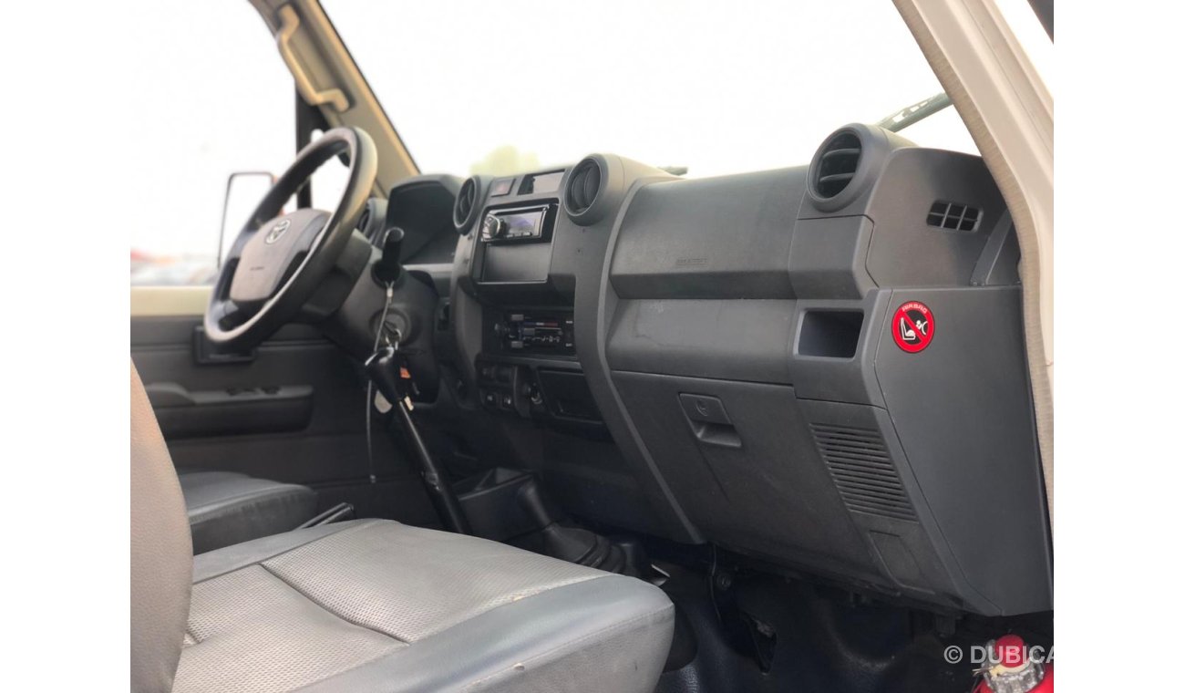Toyota Land Cruiser 70 LX78 4.2L Diesel, Snorkel, Alloy Rims 16'', Low Milage, Clean Interior and Exterior, Mp3, CD-Player