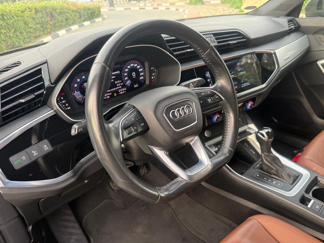 أودي Q3 40 TFSI S Line 2.0L FWD