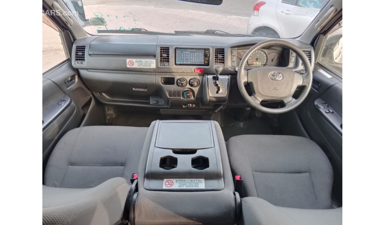 تويوتا هاياس TOYOTA HIACE VAN RIGHT HAND DRIVE (PM1558)