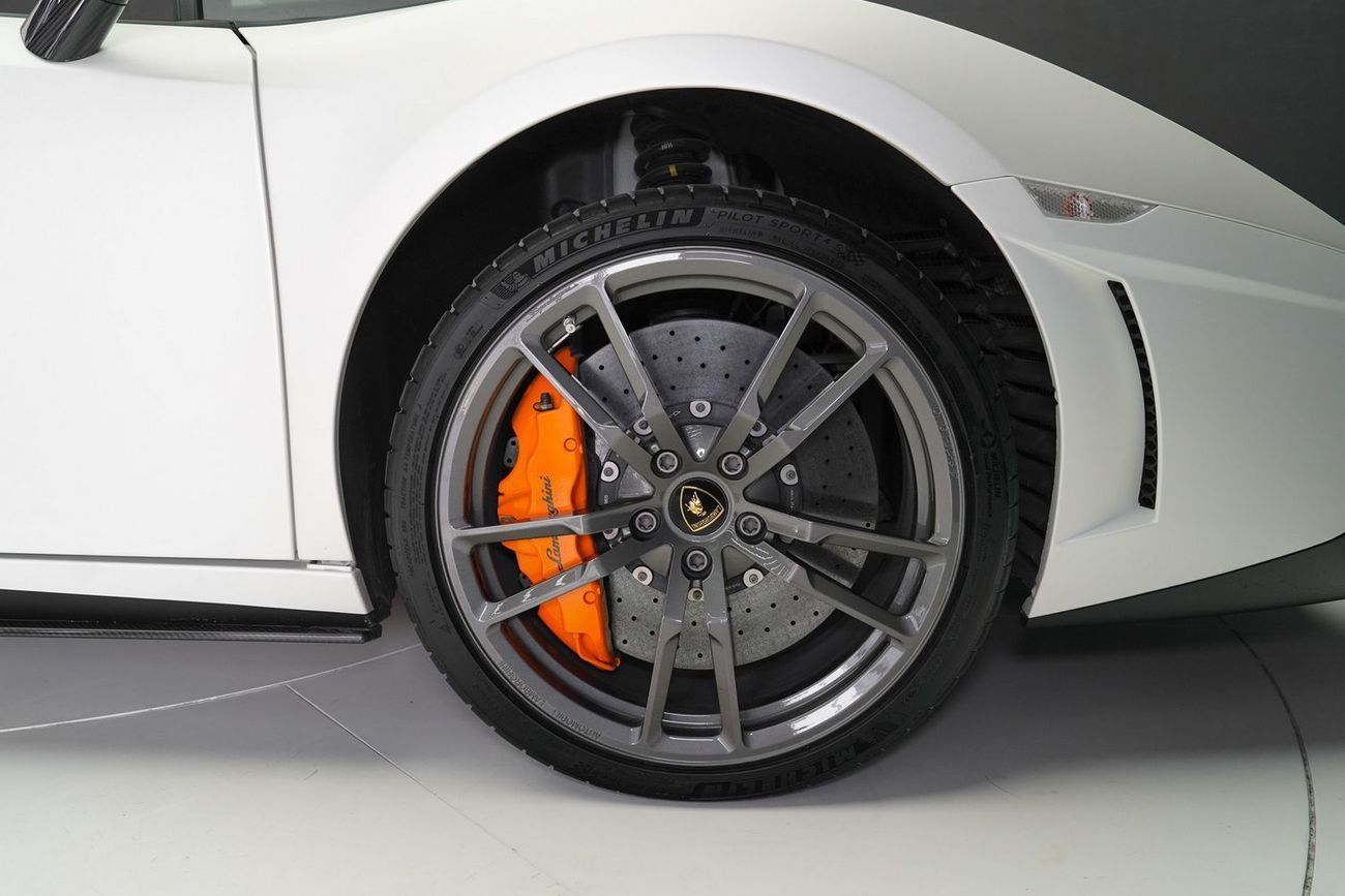 لامبورغيني جاياردو PERFORMANTE SPYDER