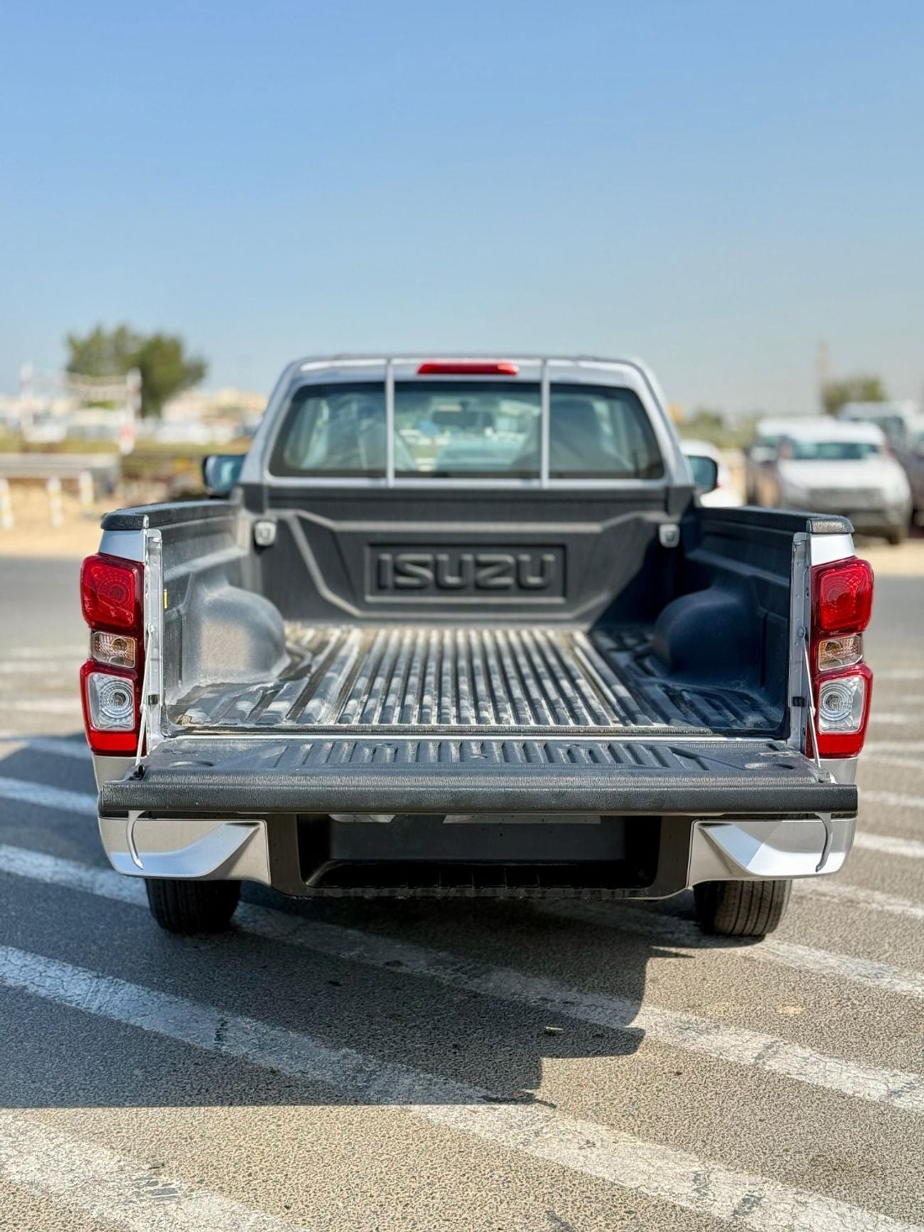 إيسوزو D ماكس ISUZZ -D-MAX - SiNGLE CAB - 4x2 - 1.9L - DiESEL - SiLVER