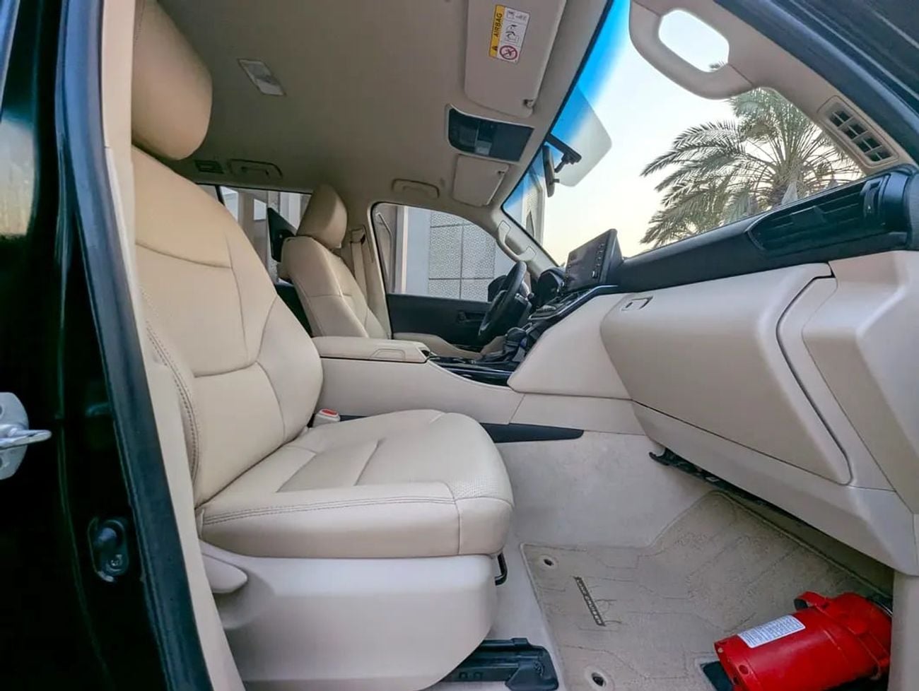تويوتا لاند كروزر VXR 2023 GCC Specs Interior and Exterior Excellent Condition