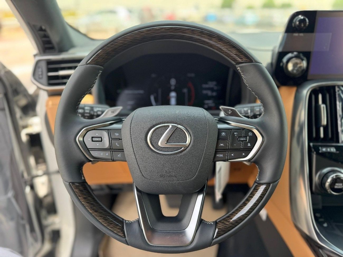 Lexus LX 700h Lexus LX700h 5 seaters 2025 Full with headup display & radar