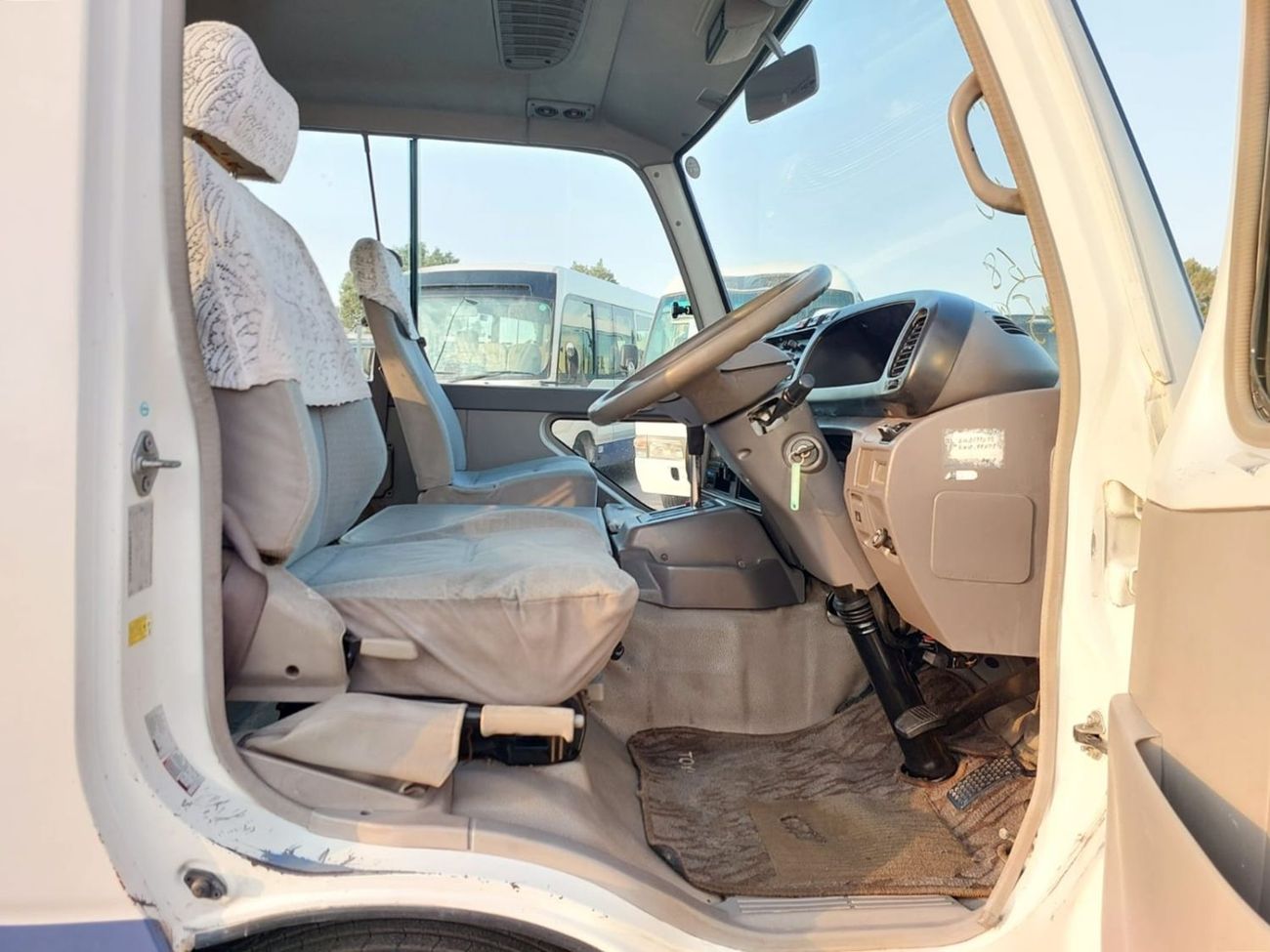 تويوتا كوستر 2002 TOYOTA COASTER BUS RHD 4.1 L DIESEL AUTOMATIC (PM11068)