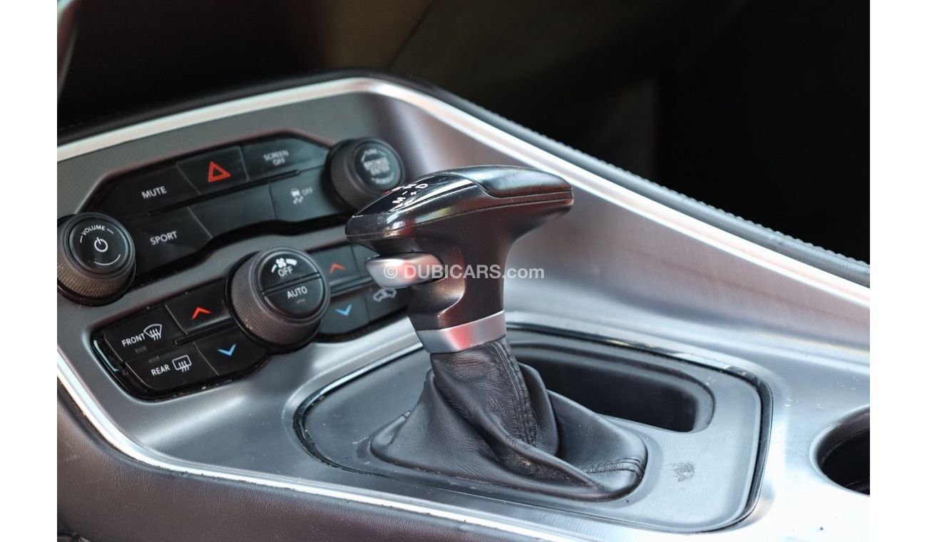 Dodge Challenger SXT Plus Dodge Challenge SXT /2020/USA/ V6