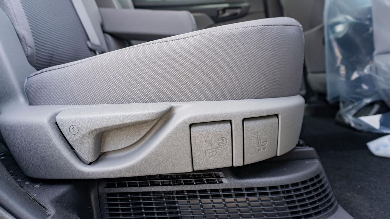 Toyota Highlander 2025 Toyota Highlander LE 2.5 HEV AT - Silver