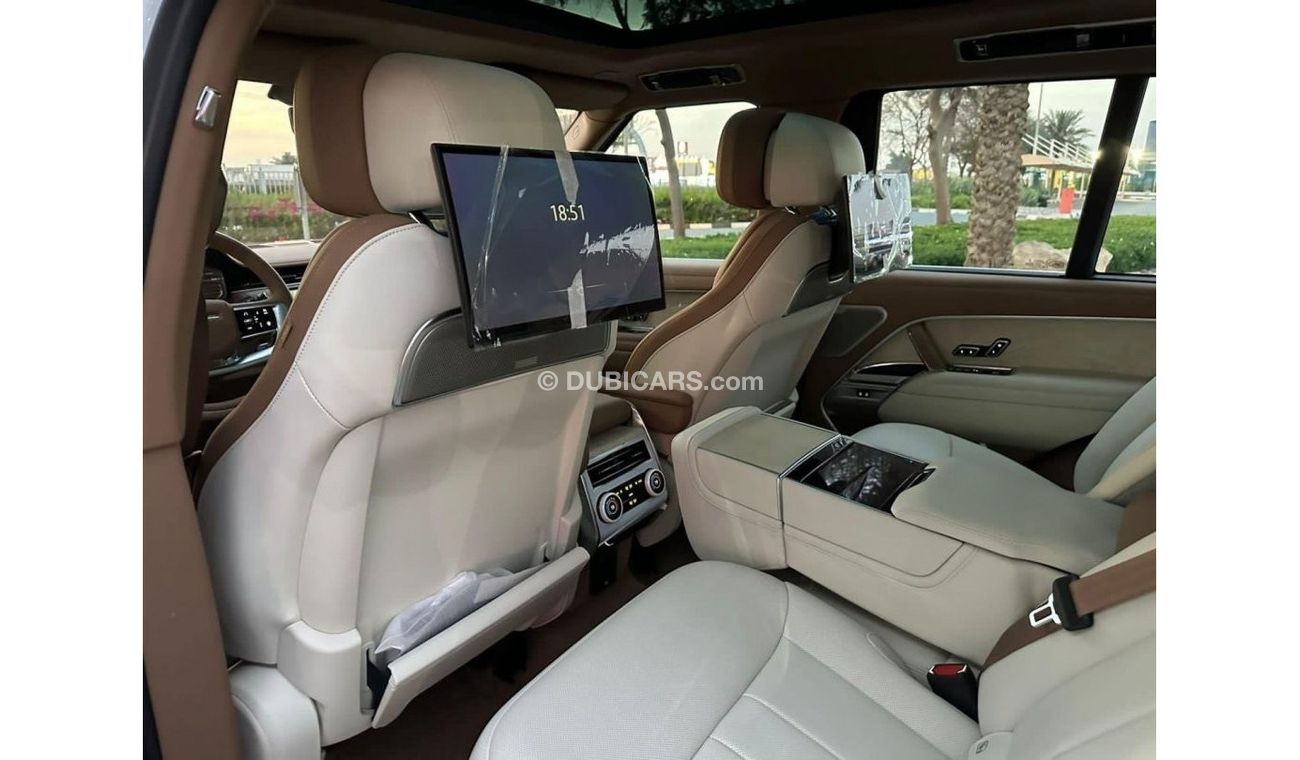 Land Rover Range Rover BRAND NEW GCC SPEC UNDER WARRANTY AND SERVICE