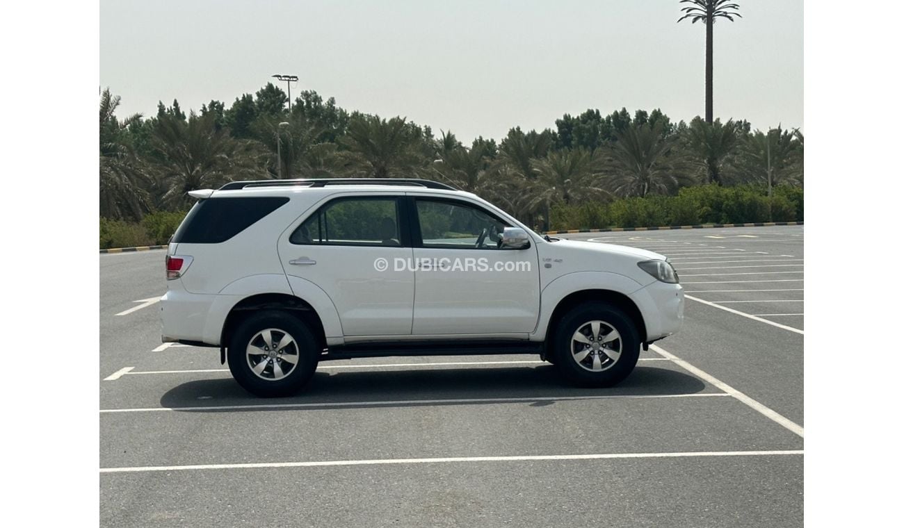 Toyota Fortuner MODEL 2008 GCC CAR PERFECT CONDITION INSIDE AND OUTSIDE FULL OPTION 4 wheel drive