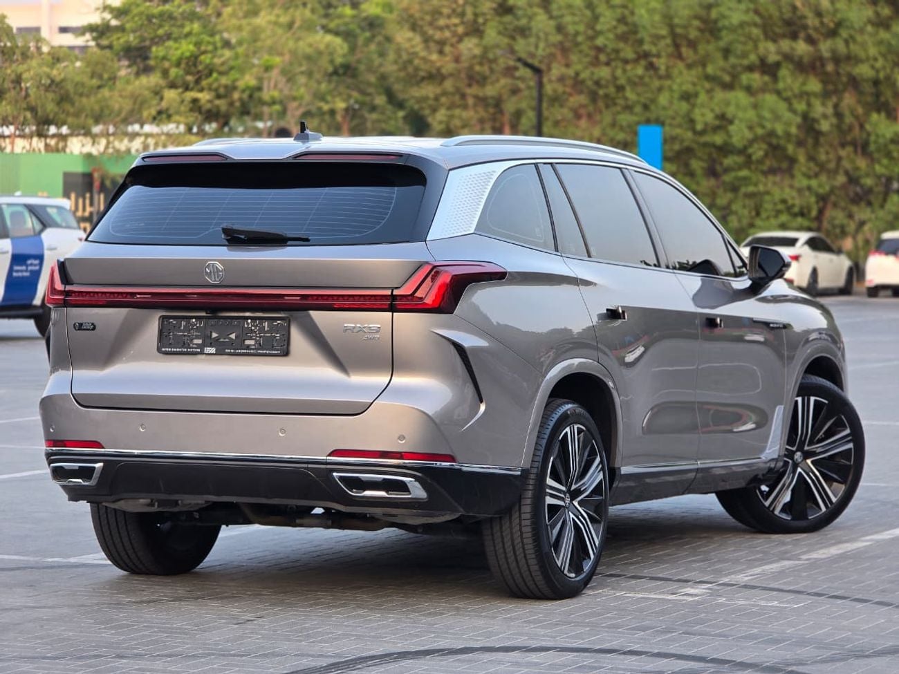 أم جي RX9 LUX LUX