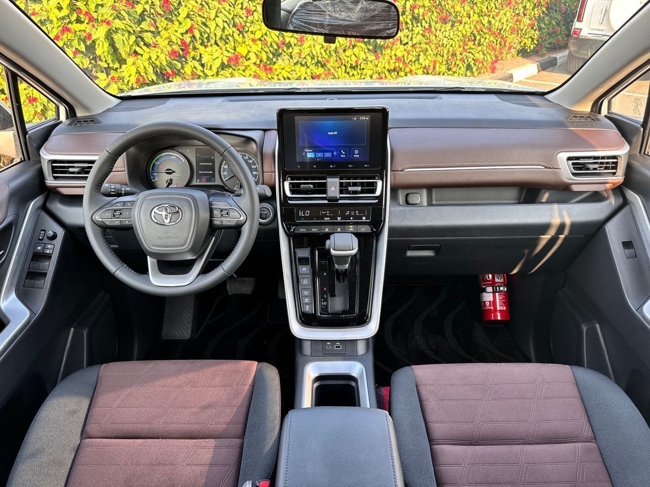 تويوتا إينوفا 2.0L HyCross 8S Hybrid