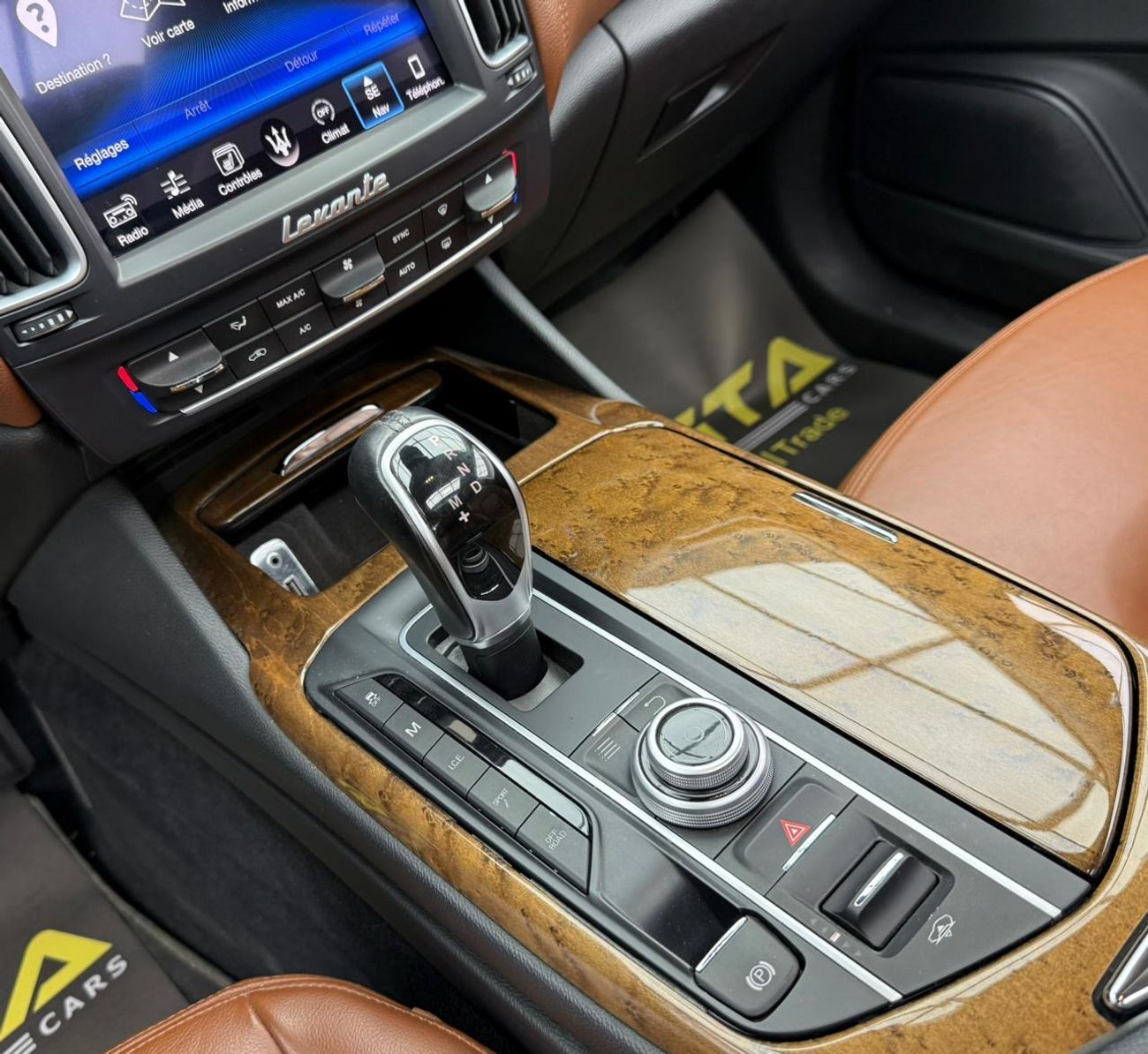 Maserati Levante Std 3.0L (350 HP) 2017 Maserati Levante, Service History, Fully Loaded, Excellent Condition, GCC