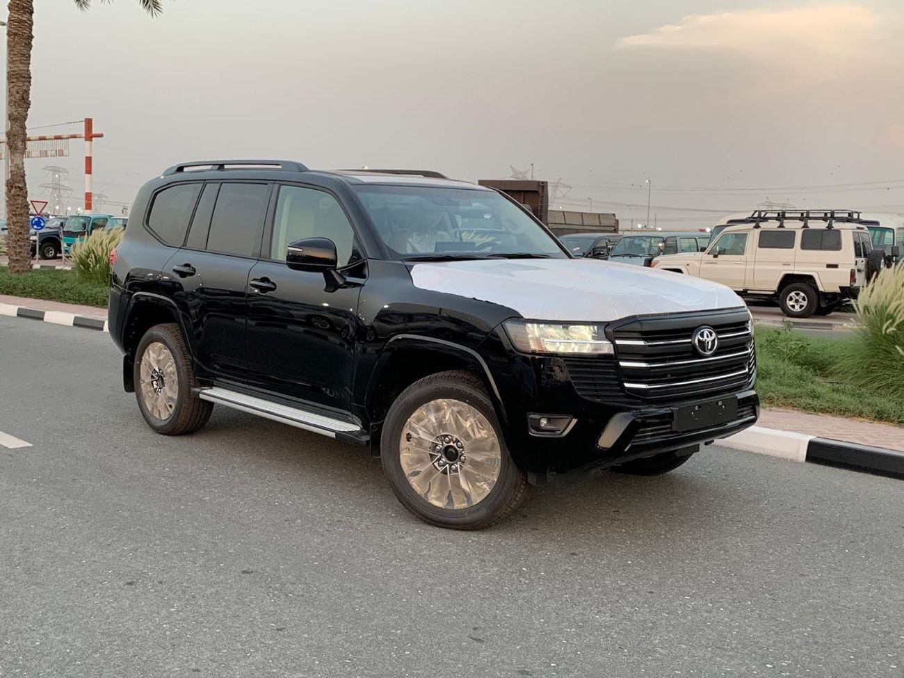 Toyota Land Cruiser GXR A/T 4.0L Gasoline