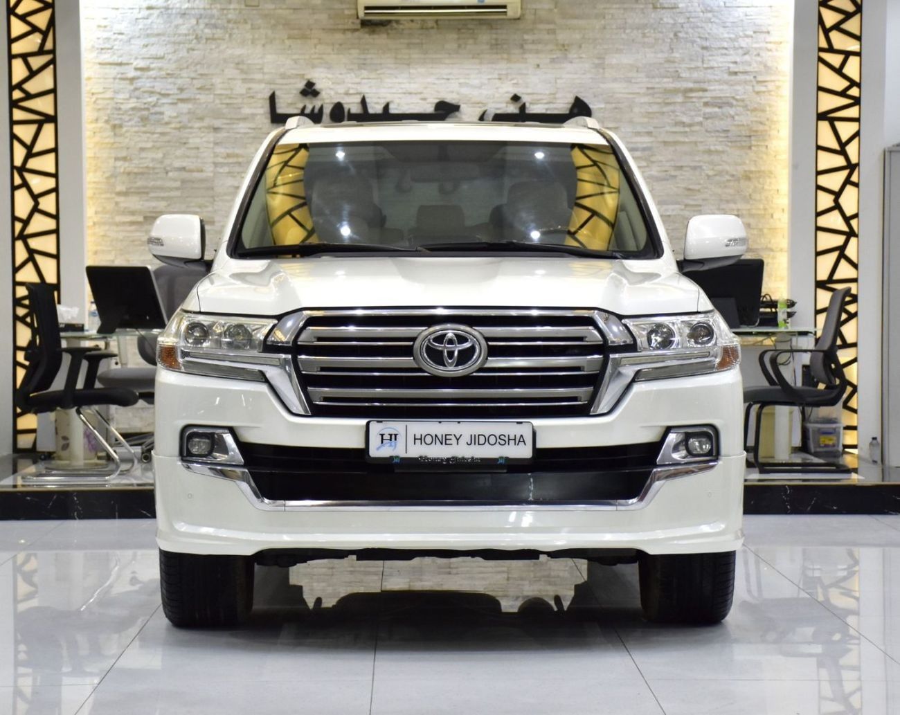 تويوتا لاند كروزر EXCELLENT DEAL for our Toyota Land Cruiser GXR ( 2018 Model ) in White Color GCC Specs