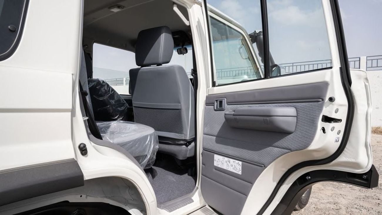 Toyota Land Cruiser 70 LC76 4.0 MT mid option 2025