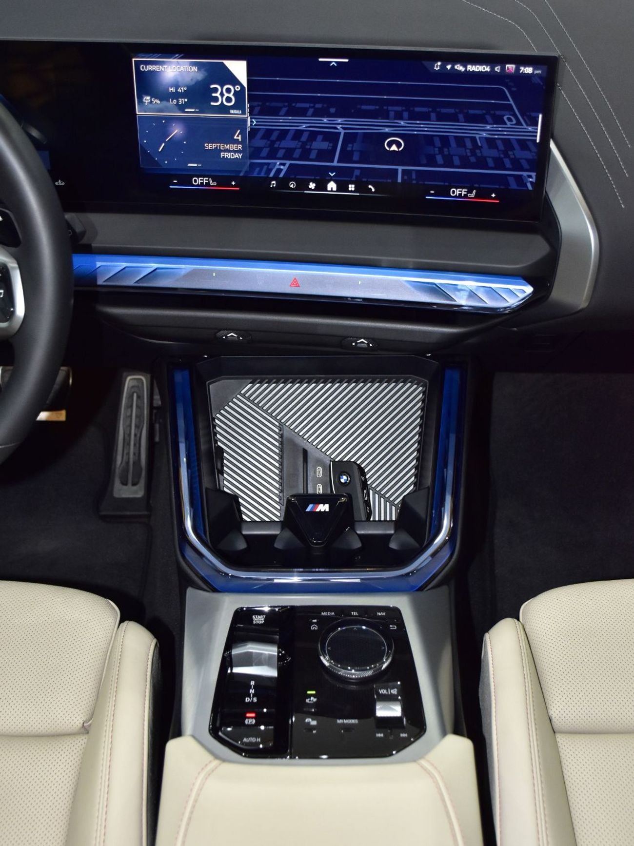 بي أم دبليو X3 20 XDRIVE M SPORT عرض ممتاز لسيارة BMW X3 20 xDrive (موديل 2026) باللون الأزرق بمواصفات خليجية