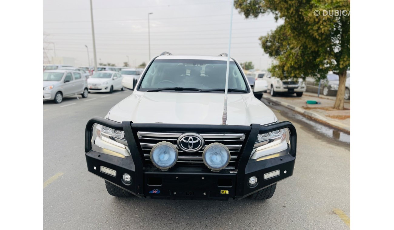 تويوتا لاند كروزر Toyota Landcruiser RHD Diesel engine model 2017 full option car very clean and good condition