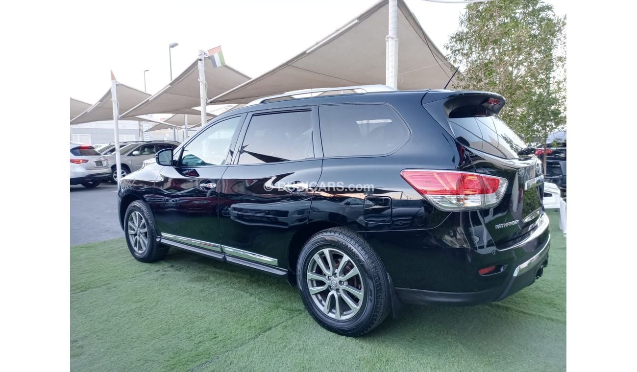 نيسان باثفايندر وارد كندابدون حوادث CLEAN TITLE  بانوراما جلد كاميرامامية وخلفية بحالة ممتازة لاتحتاج لأى مصاريف