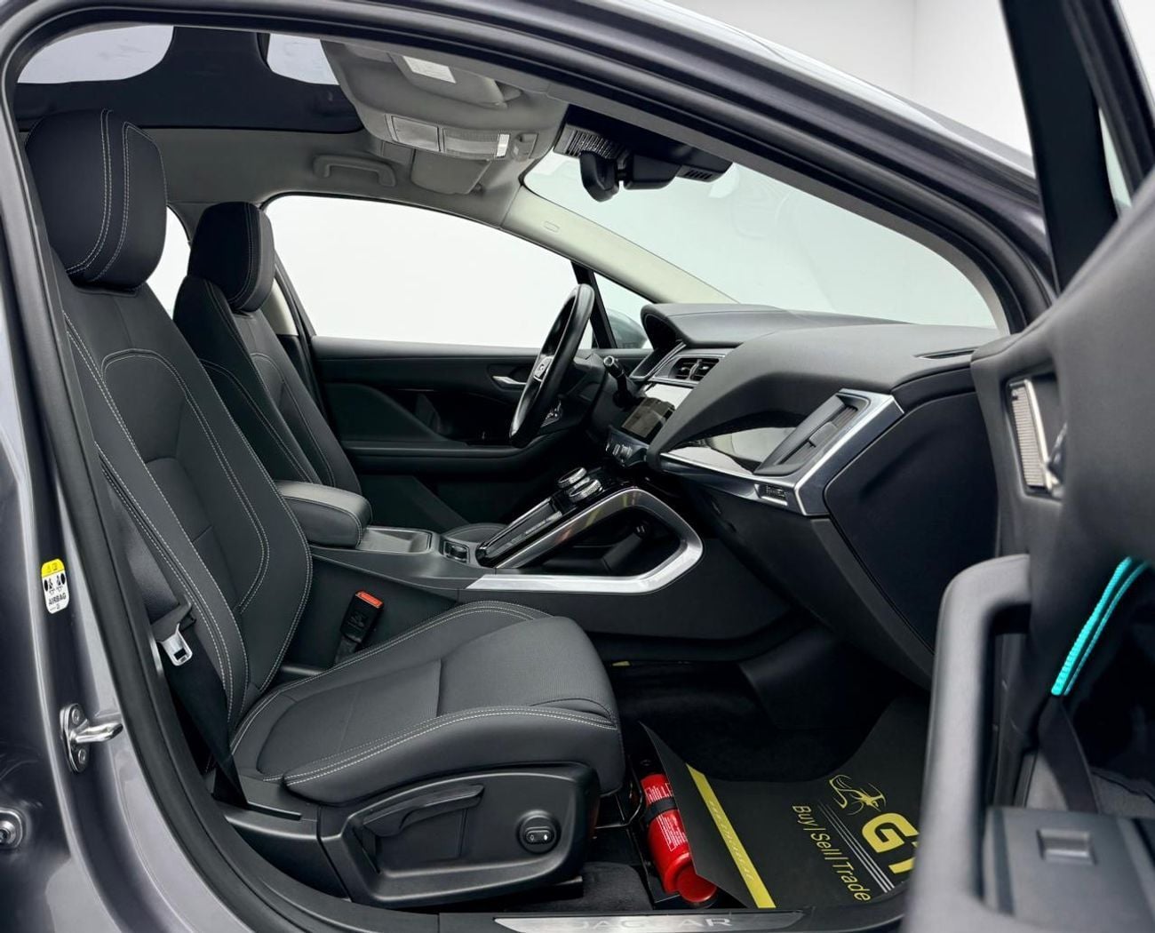 Jaguar I-PACE 2021 Jaguar I-Pace EV400, 2026 Jaguar Warranty + Service Pack, Very Low Km, Excellent Condition, GCC