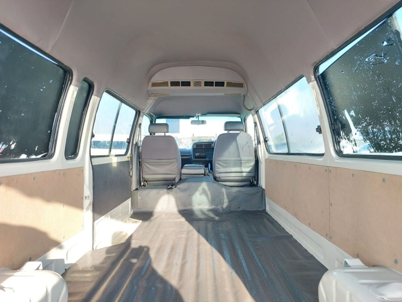 تويوتا هاياس TOYOTA HIACE VAN RHD 2004 MODEL 2.4 L PETROL MANUAL(PM13814)