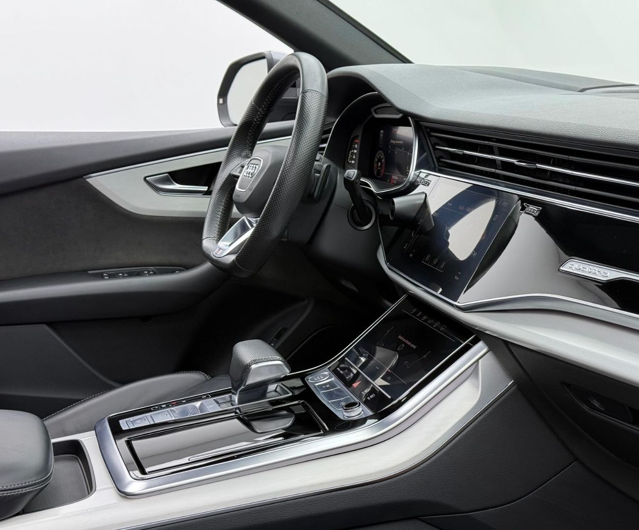 أودي Q8 55 TFSI quattro S-Line 3.0L (340 HP) 2019 Audi Q8 S-Line 55TFSI Quattro, Warranty, Fully Loaded, Exc