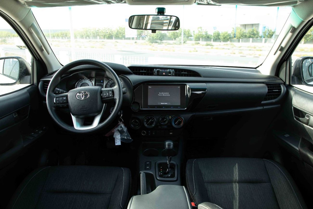 تويوتا هيلوكس تويوتا هايلكس 4X4 DC 2.4 DLX - أبيض سوبر مع أسود | تصدير فقط