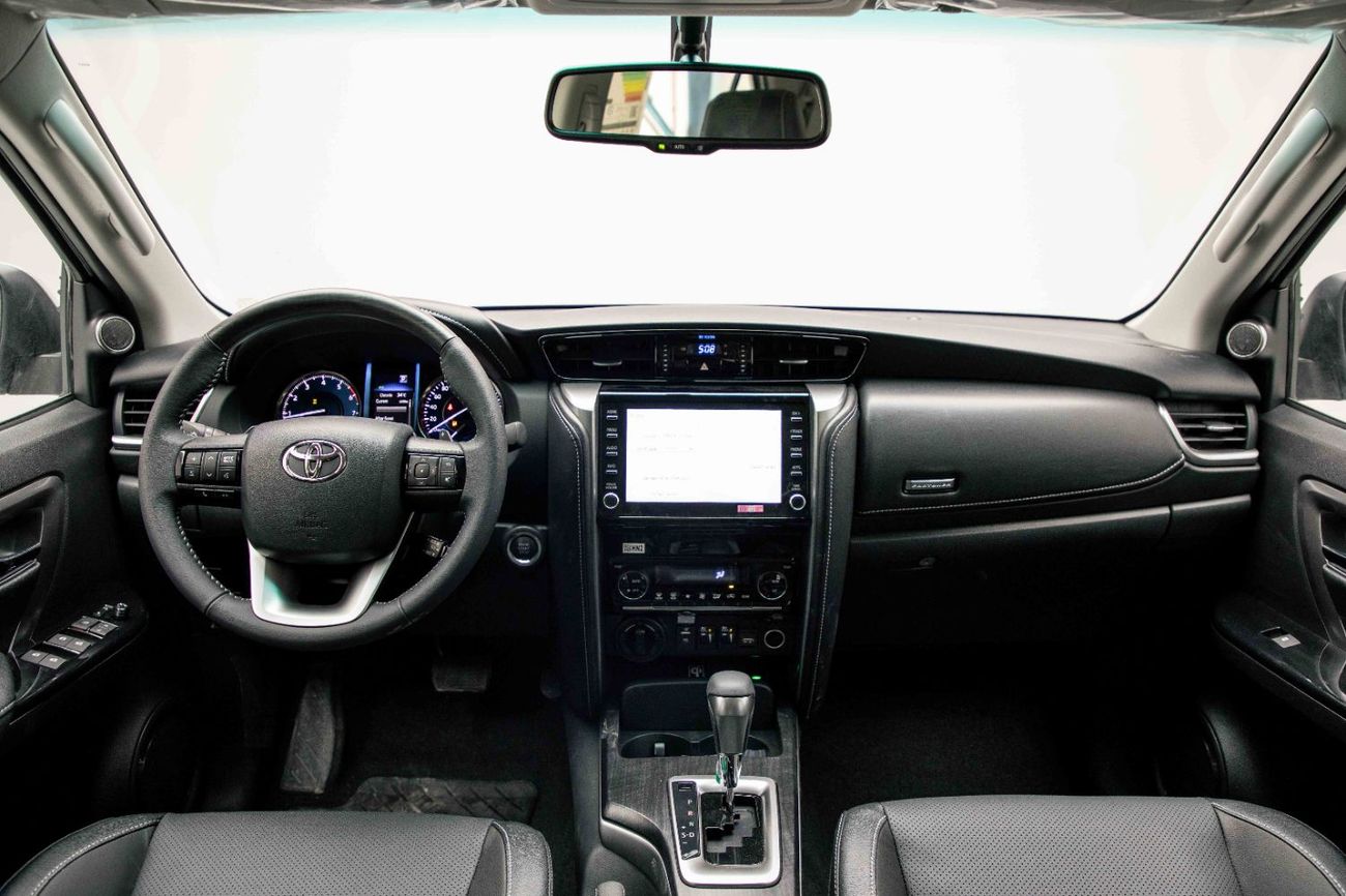 تويوتا فورتونر 4.0L - Silver Metallic Inside Black | Export Only