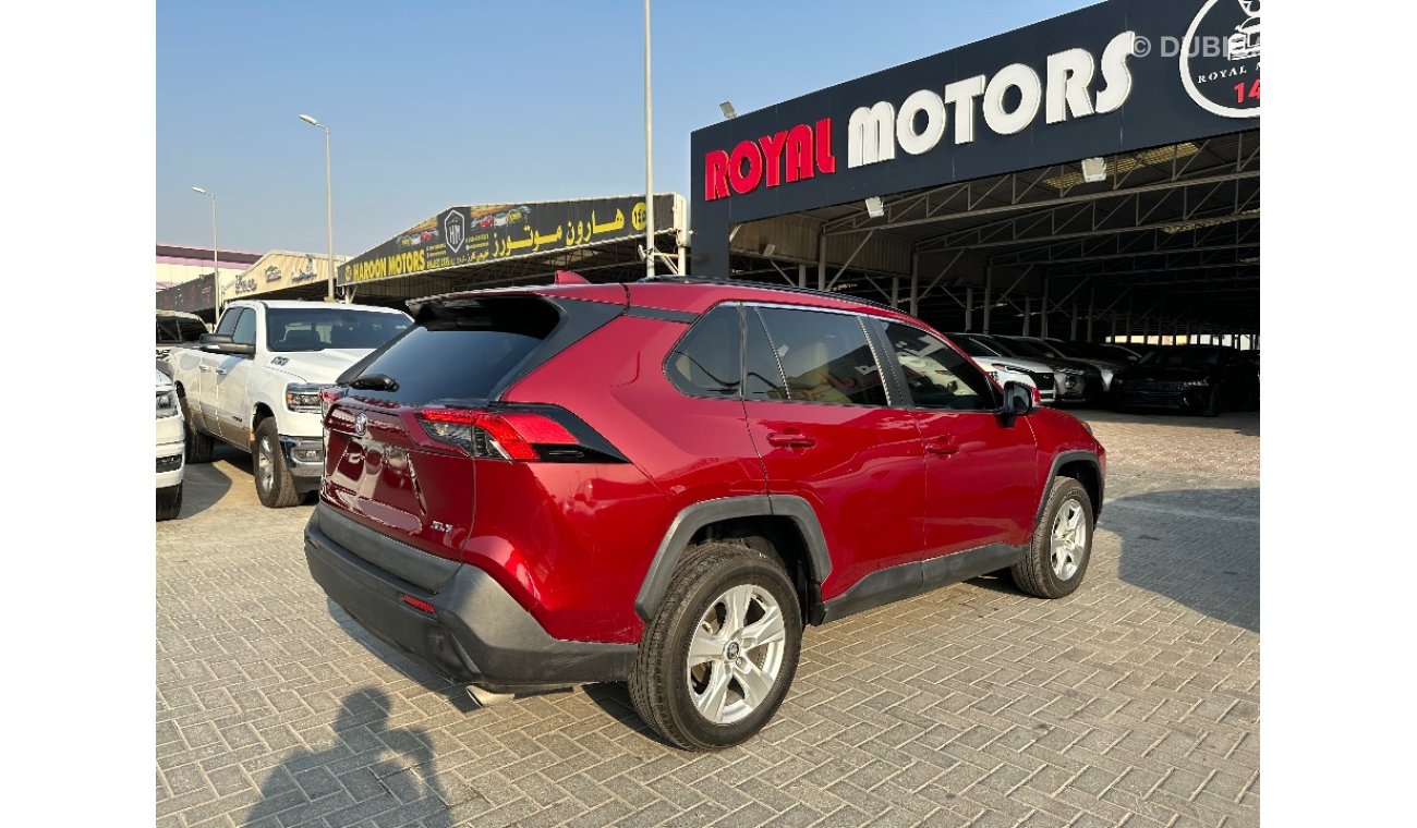 Toyota RAV4 Toyota RAV4 Full Option source from America can be installed on the bank road with a monthly install