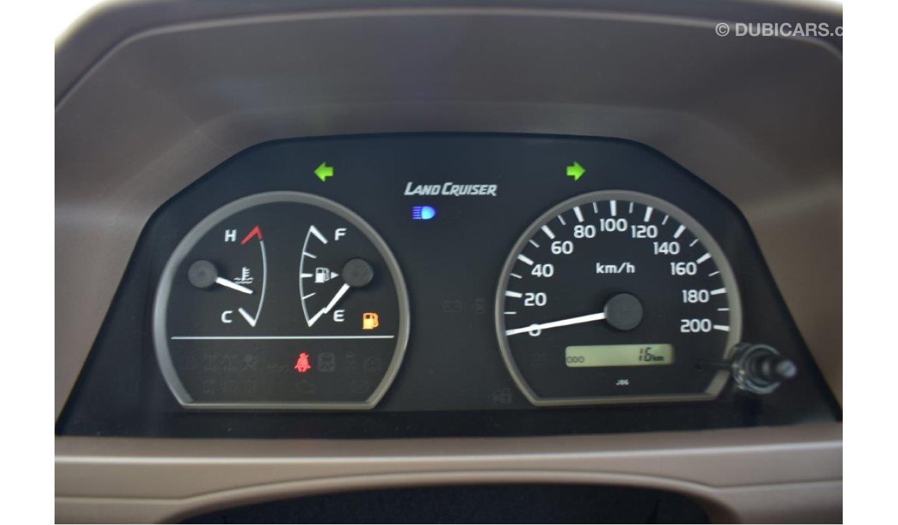 تويوتا لاند كروزر 70 71 DLX V6 4.0L Petrol MT