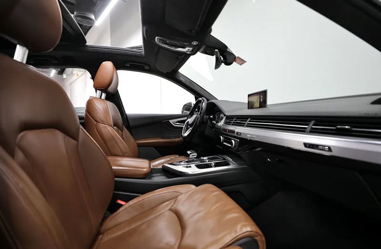 Audi Q7 GCC | | 7 Seater | 2,400 Monthly | Free Insurance + Registration | Ref#D031389