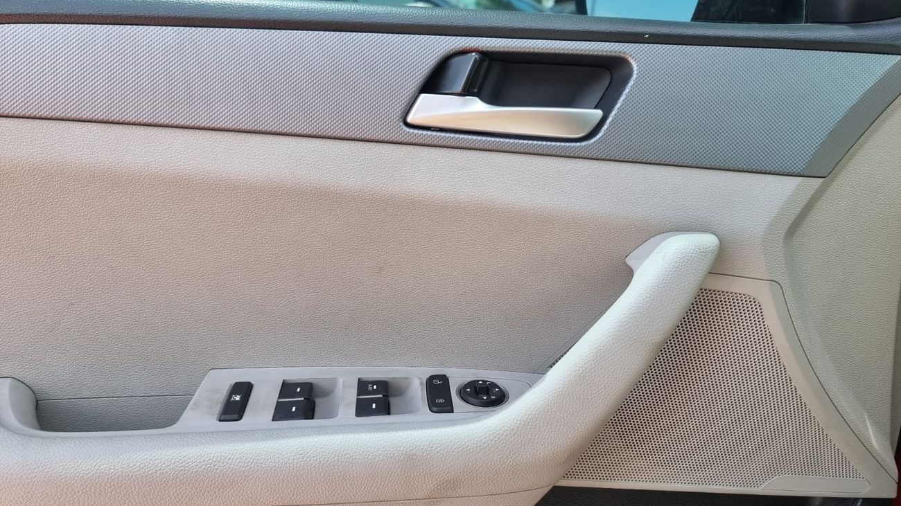 Hyundai Sonata V4 / 2.4L / DVD / REAR CAMERA / LEATHER SEATS (LOT #  20393)