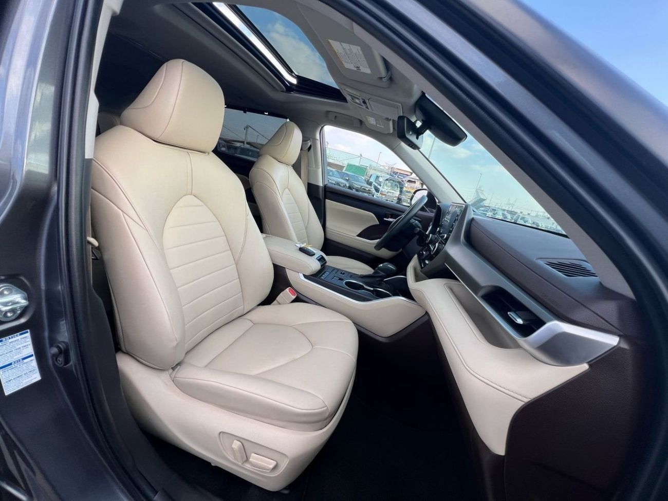 تويوتا هايلاندر 2022 TOYOTA HIGHLANDER XLE   3.5L V-6 //   4 WHEEL DRIVE 4X4 // SUNROOF //  PUSH START   // LEATHER